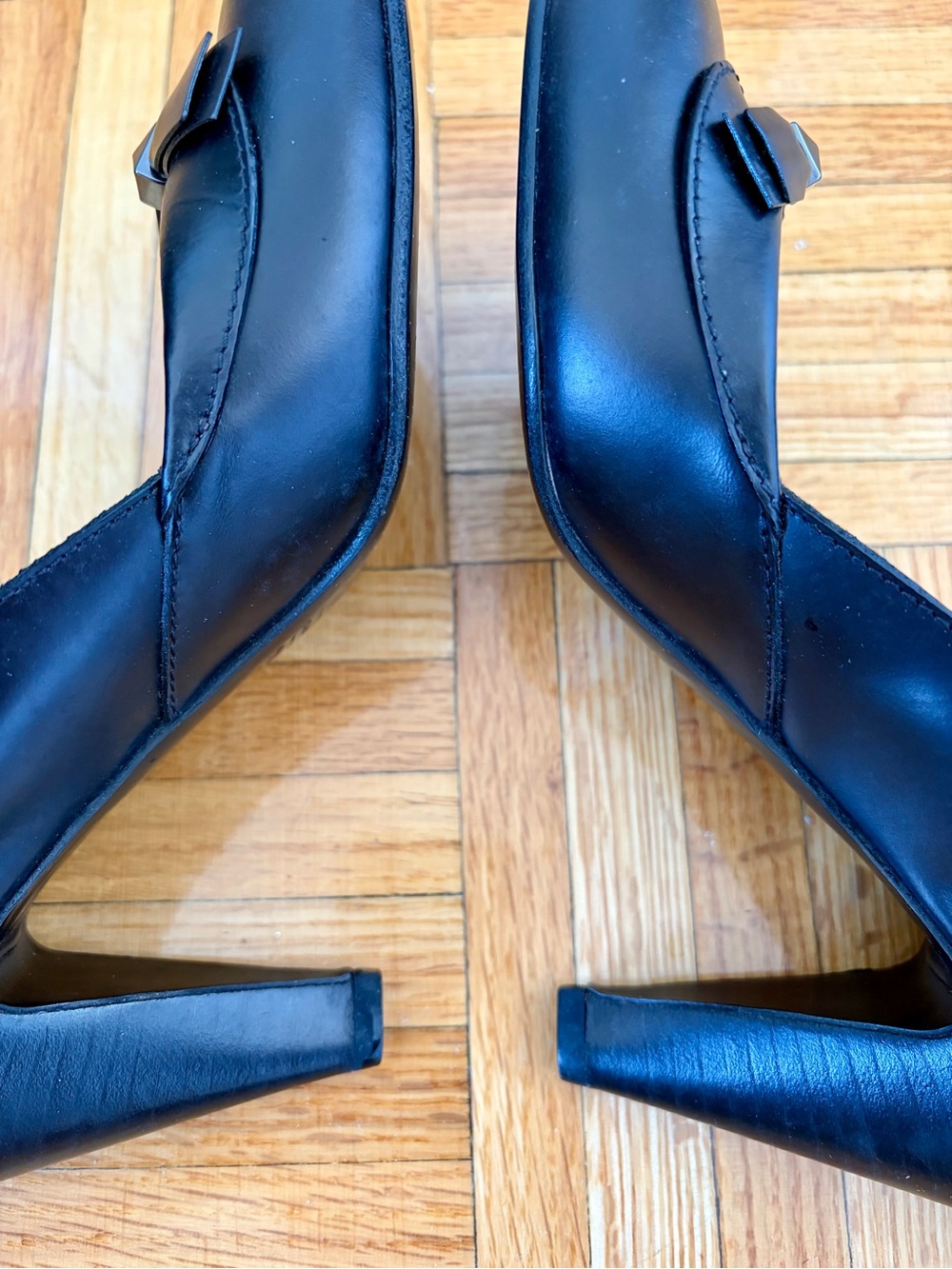 Marc Jacobs Black Bow Leather Pumps - Picture 3 of 6